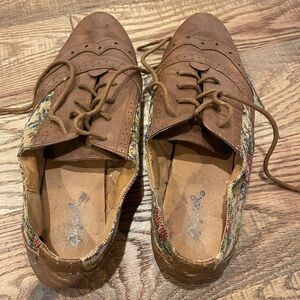 Blucher Oxford style shoe, brown and flower print lace up, size 6.5